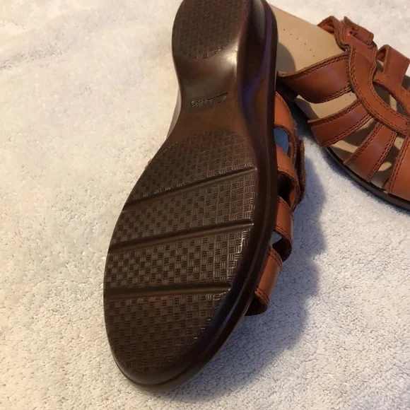 Clark’s Women Sandals . - Picture 5 of 6